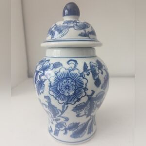 Blue and White Floral Chinoiserie Ginger Jar with Lid 9in